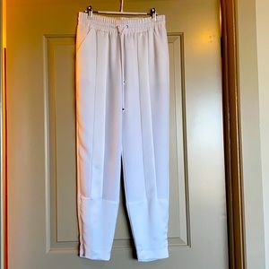 GORGEOUS joggers in satin-like material